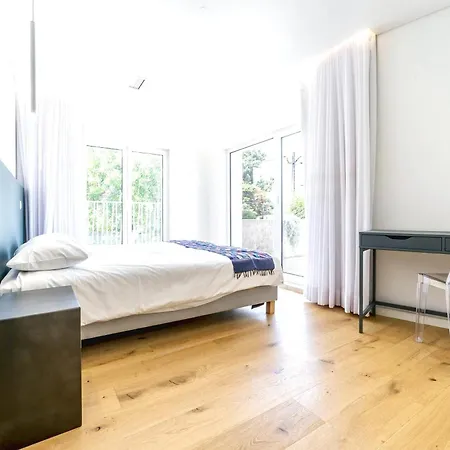 Contemporary Design Aroeira * コロイオス