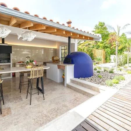 Contemporary Design Aroeira